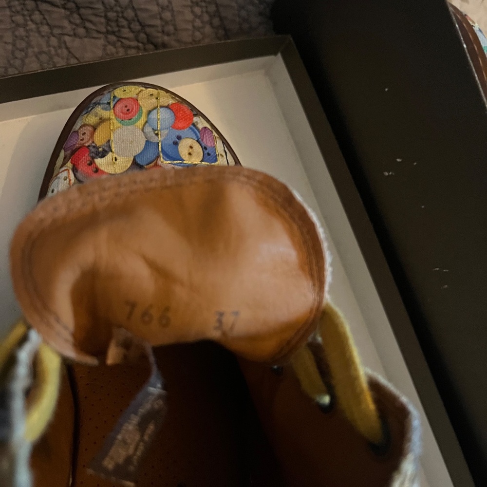 Art Shoes with Button Pattern - Picture 3 of 4